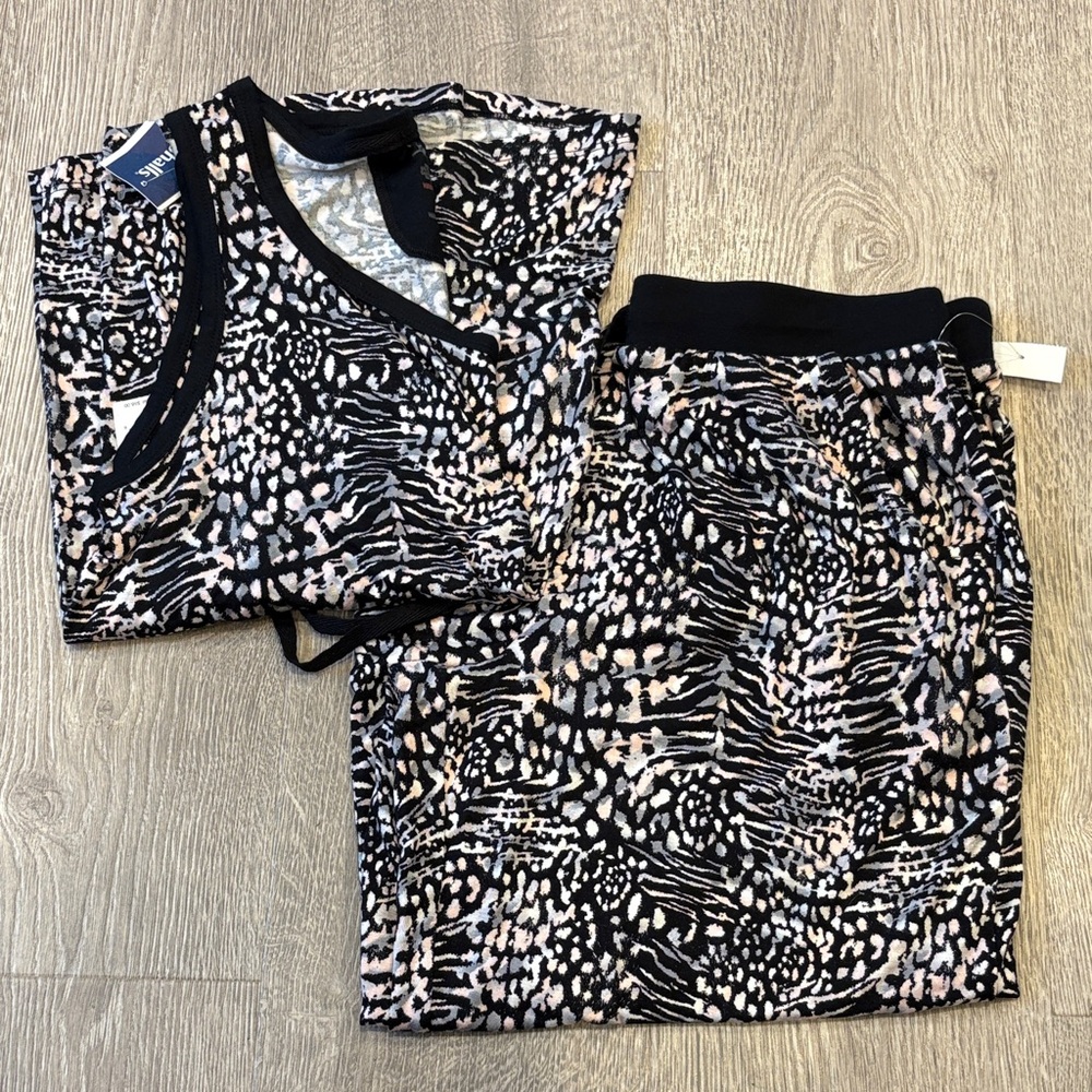 Rene R. Black, White and pink Patterned Pajamas tank top with capri pants size M